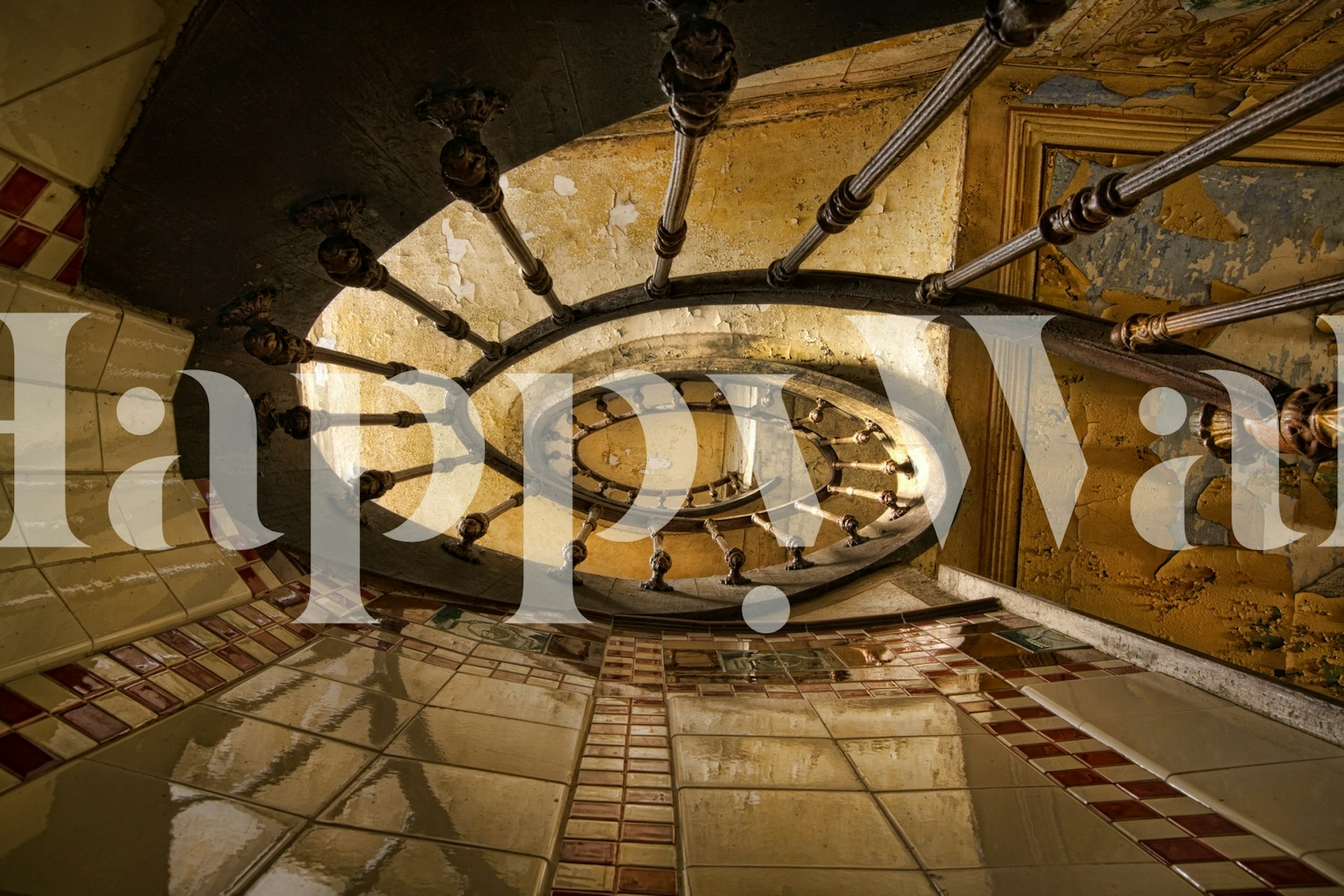 Heinen descalier behang in een kamer