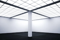 in the middle of the room ταπετσαρία