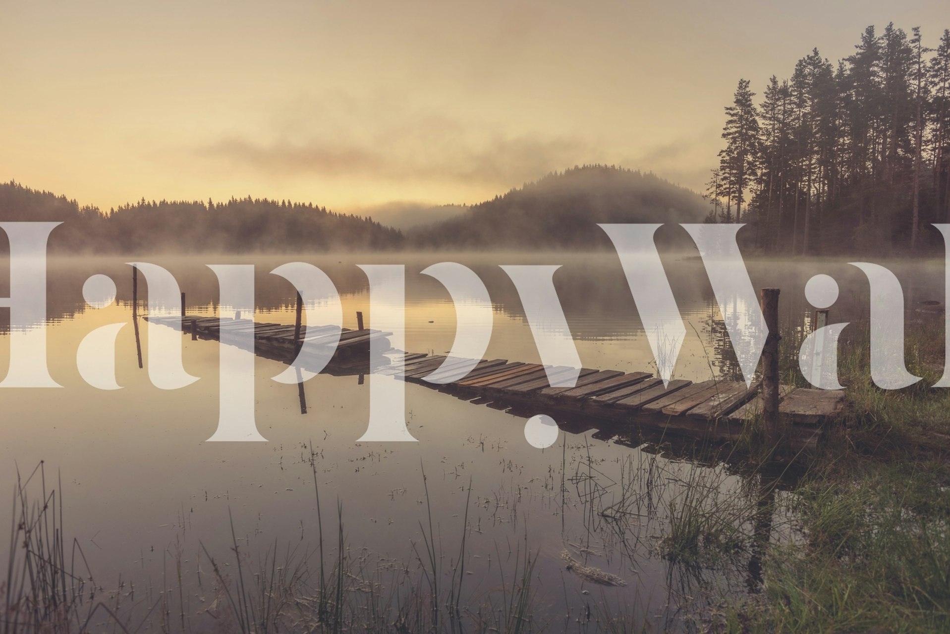 Γαλήνια λίμνη το πρωί με ομίχλη και ξύλινη αποβάθρα τοιχογραφία