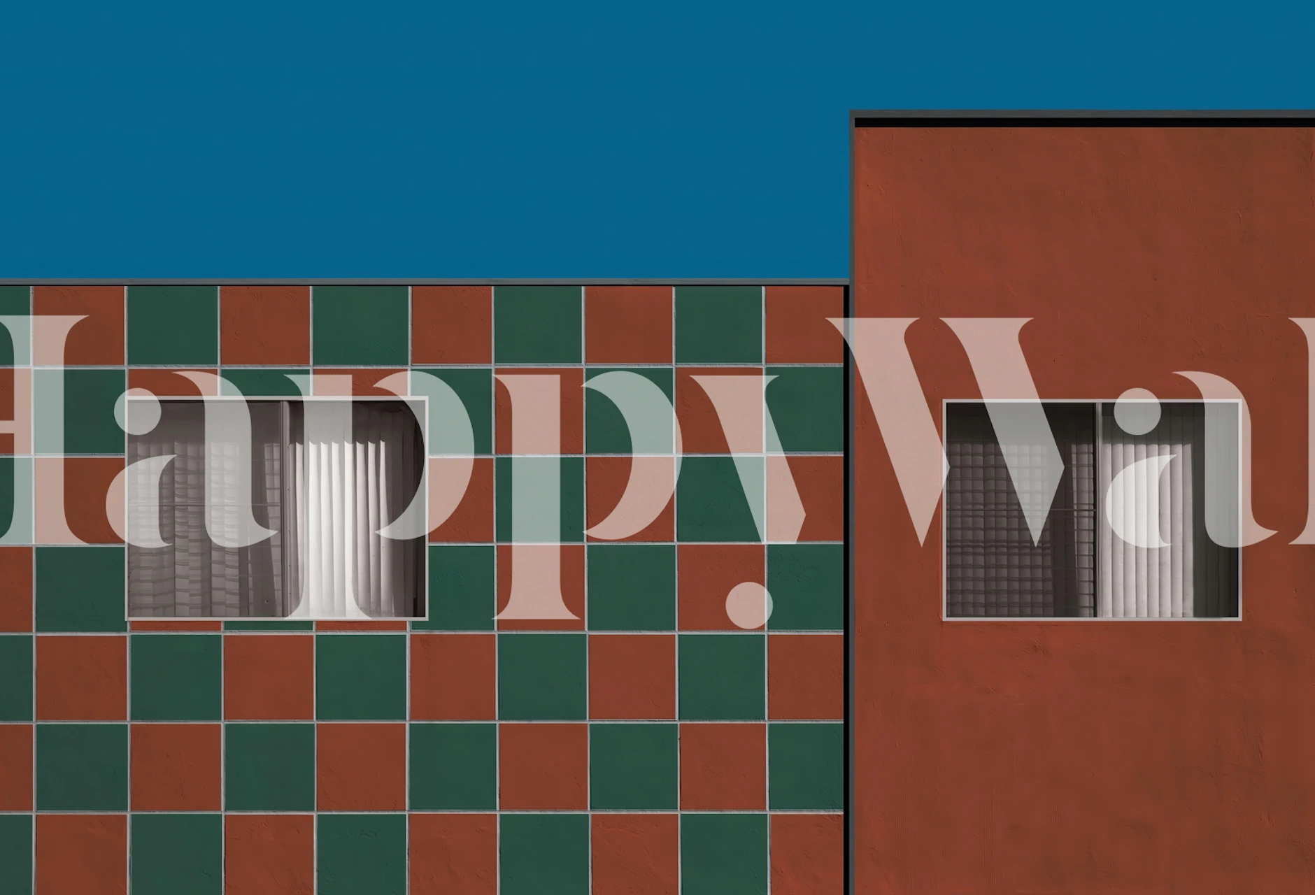 Un murale che presenta un disegno di un muro di mattoni con quadrati verdi intervallati