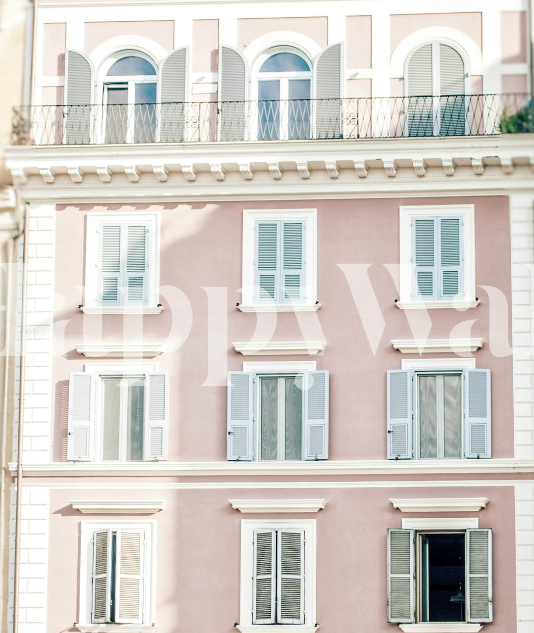 Pink Building in Rome v pokoji
