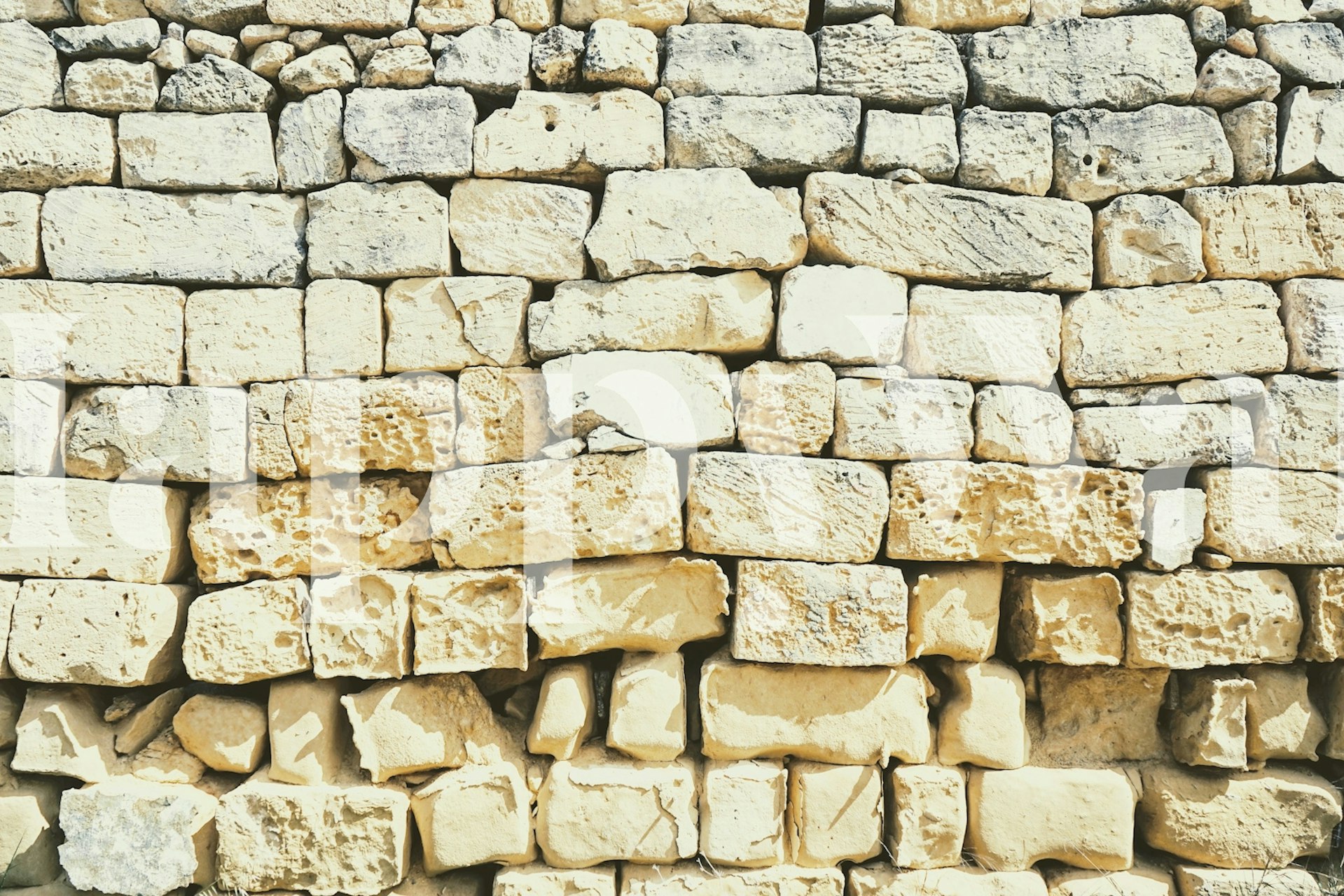 Worn Sandstone Wall behang in een kamer