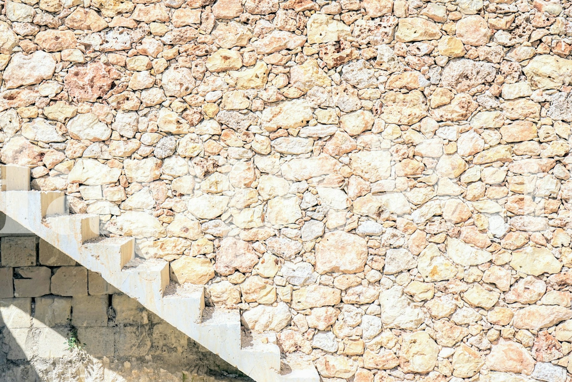 Interiér se Stone Wall Wallpaper