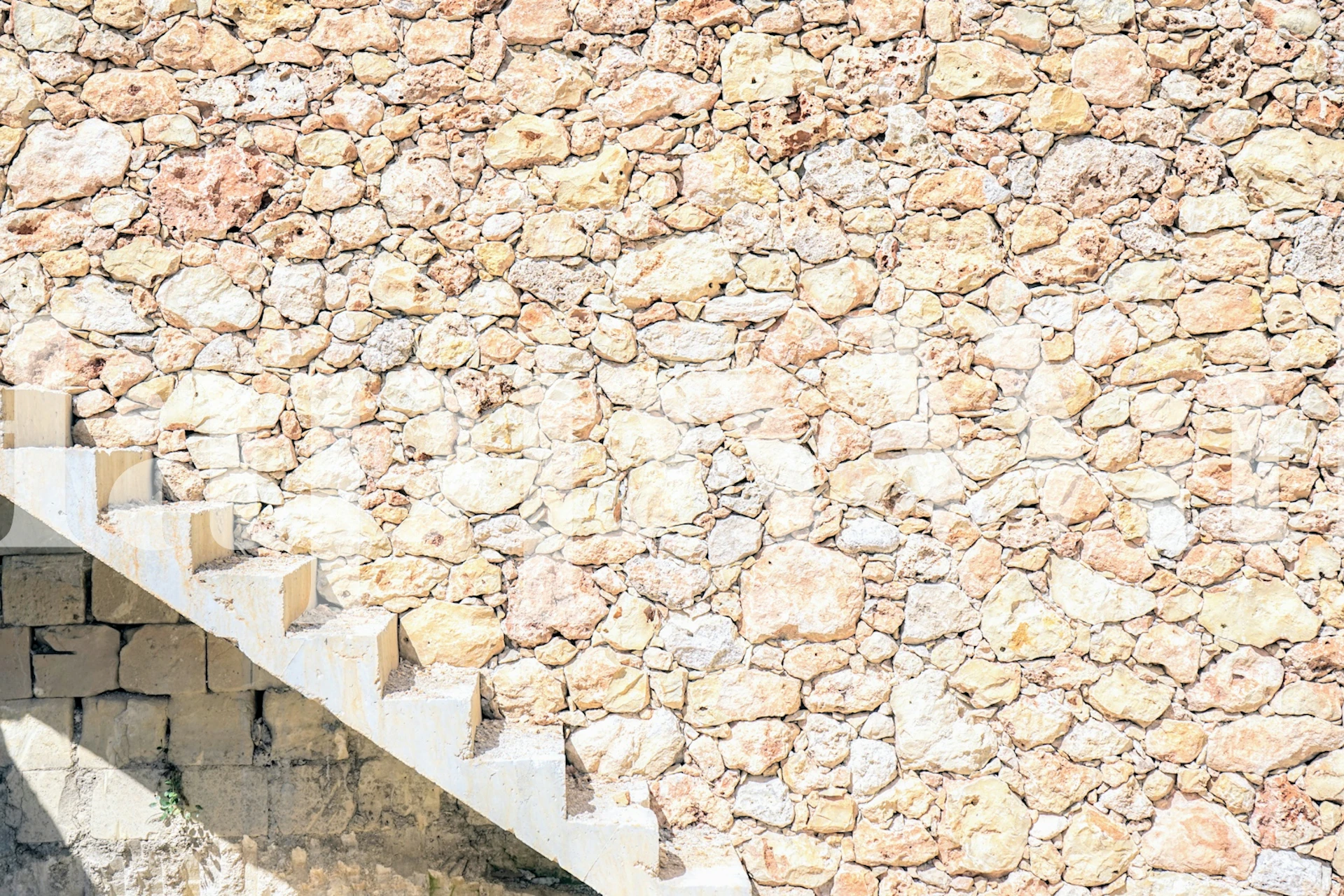 Innenraum mit Stone Wall Wallpaper