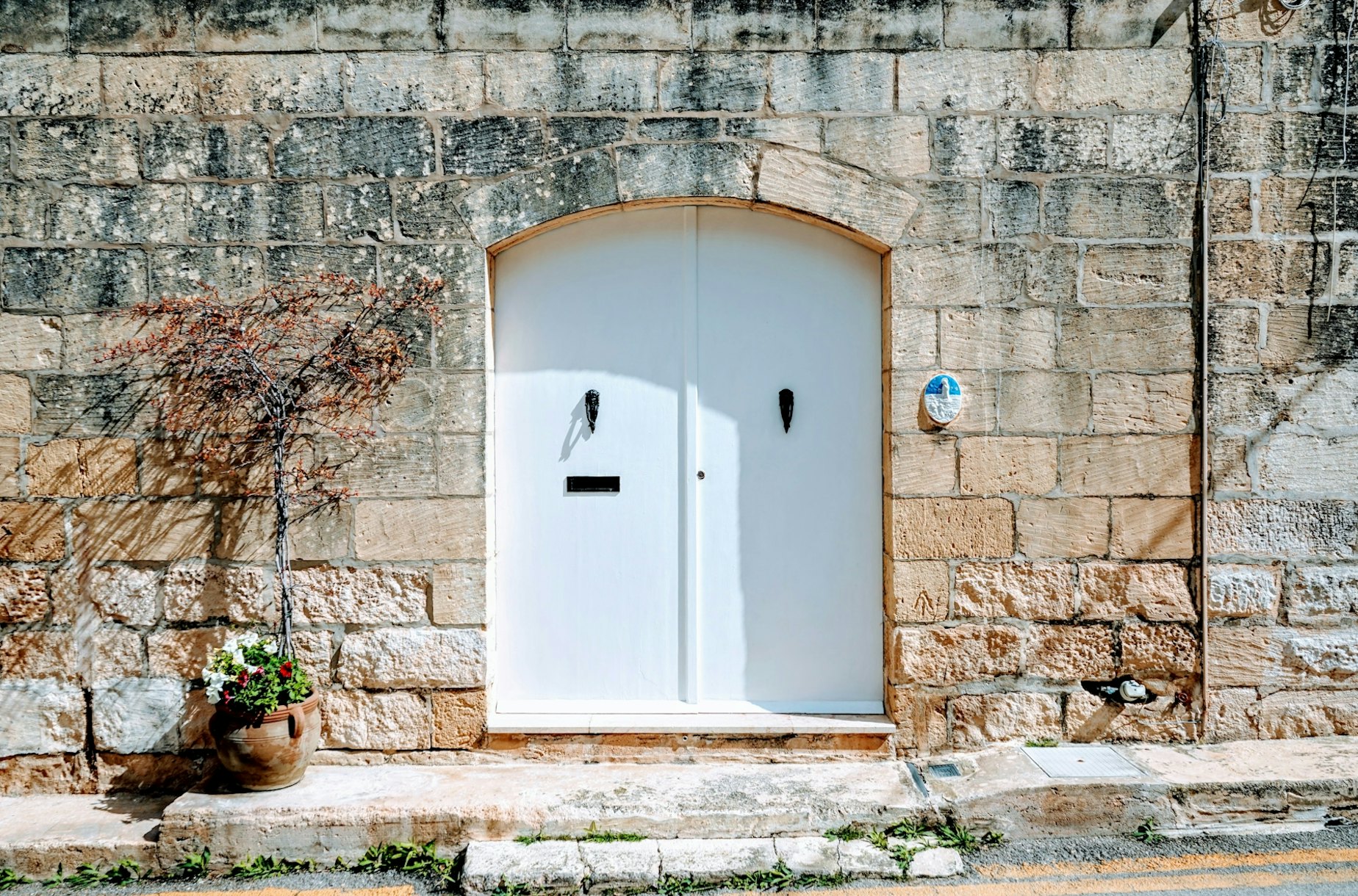 White Door Wallpaper - Vintage and Rustic Charm | Happywall