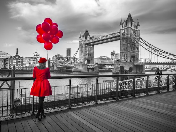 Women near Tower bridge 4