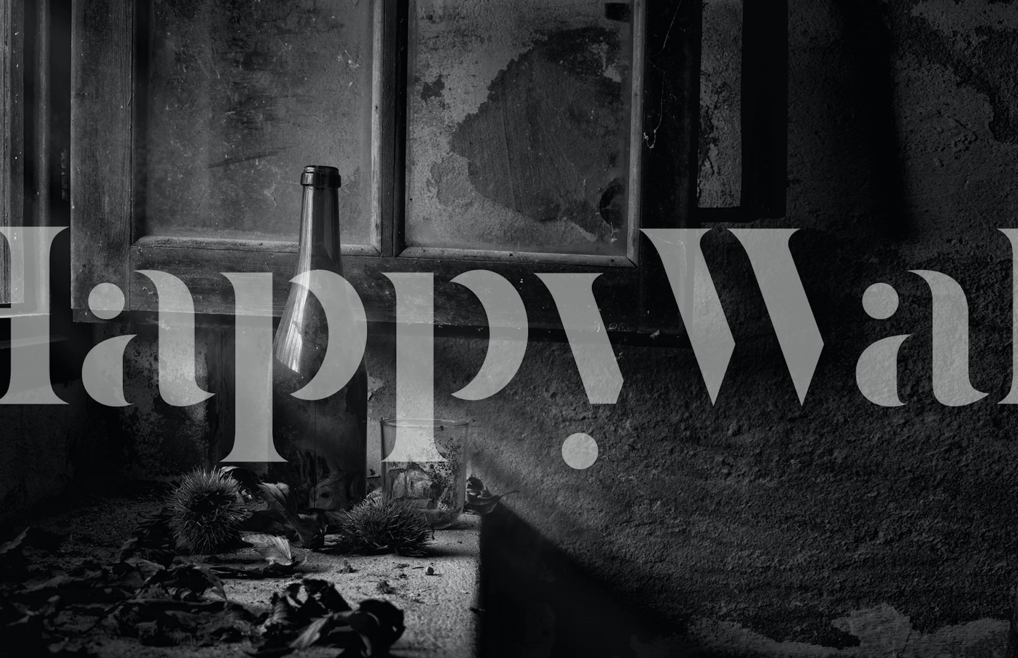 Schwarzweiss Vintage Wandtapete mit Flasche und Fenster