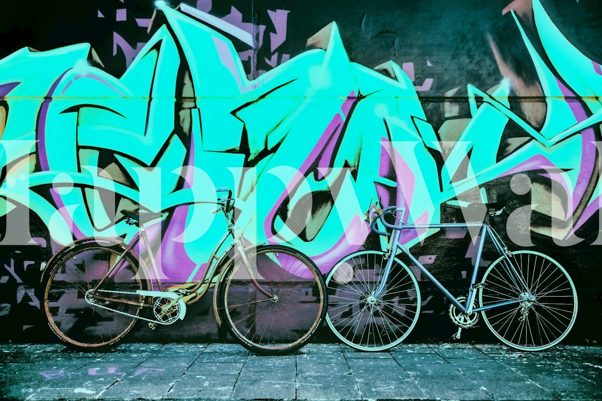 Papel de parede Bright Urban Graffiti Art exposto em um quarto