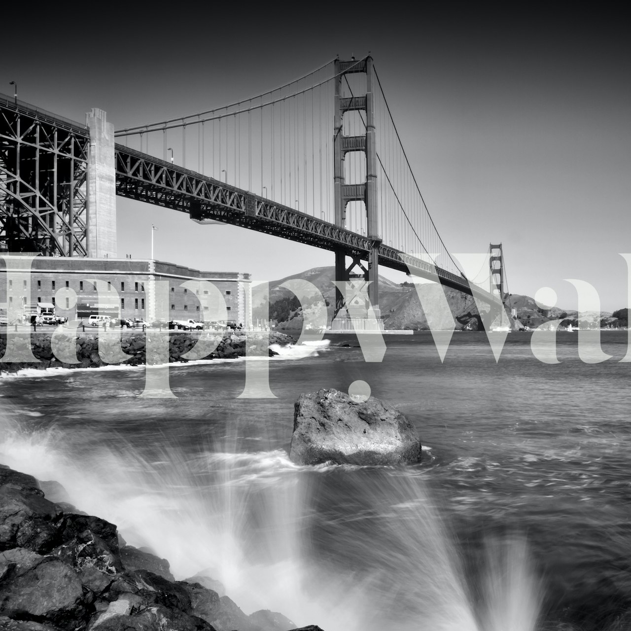 Black and white wallpaper featuring the Golden Gate Bridge and ocean waves