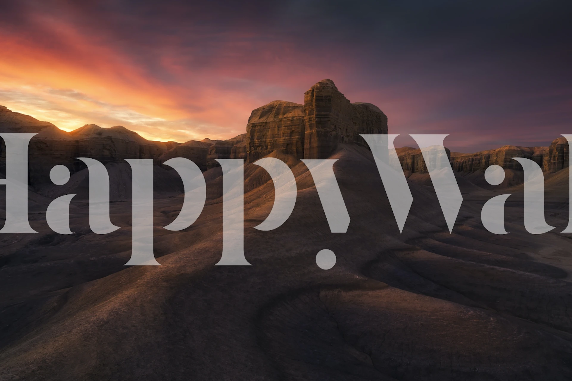 Zidna slika raspadanja koja prikazuje sumrak iznad erodiranih stijena