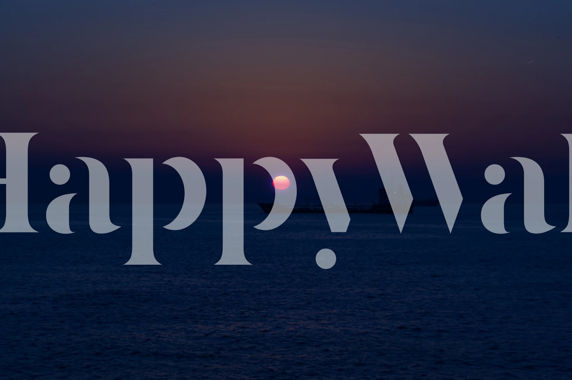 Fotomural amanecer tranquilo con salida del sol sobre el océano y la silueta de un barco