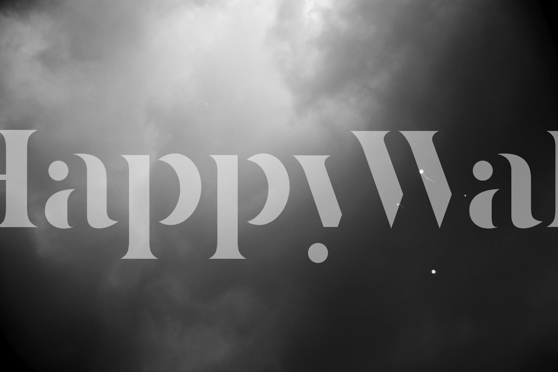 Four balloons tapeta zobrazená v místnosti