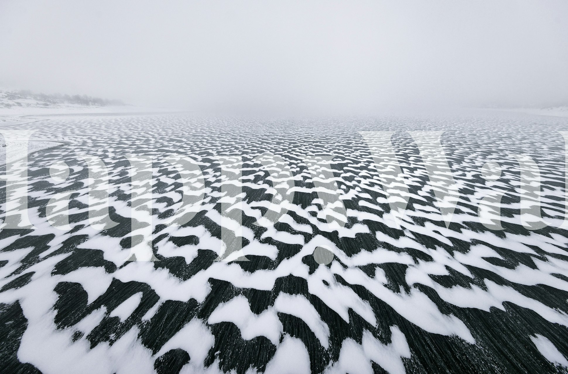 Papel pintado Camouflage lake en una habitación