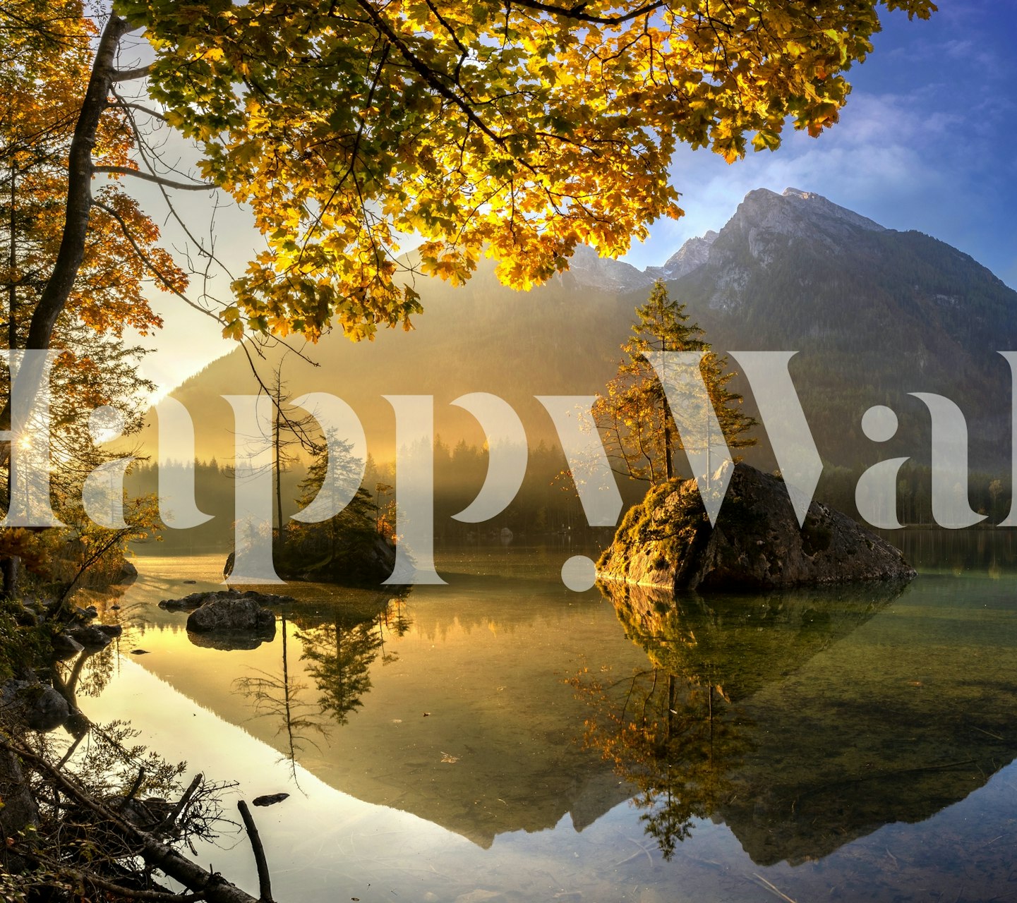Fotomural del lago Hintersee con árboles otoñales y reflejo de la montaña