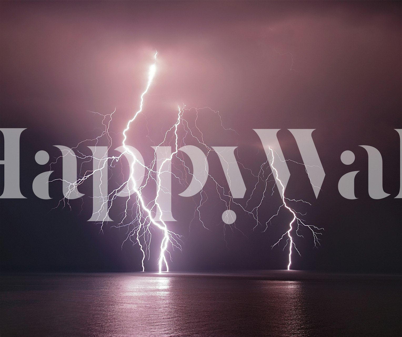 Thunderbolt over the sea Tapete in einem Raum