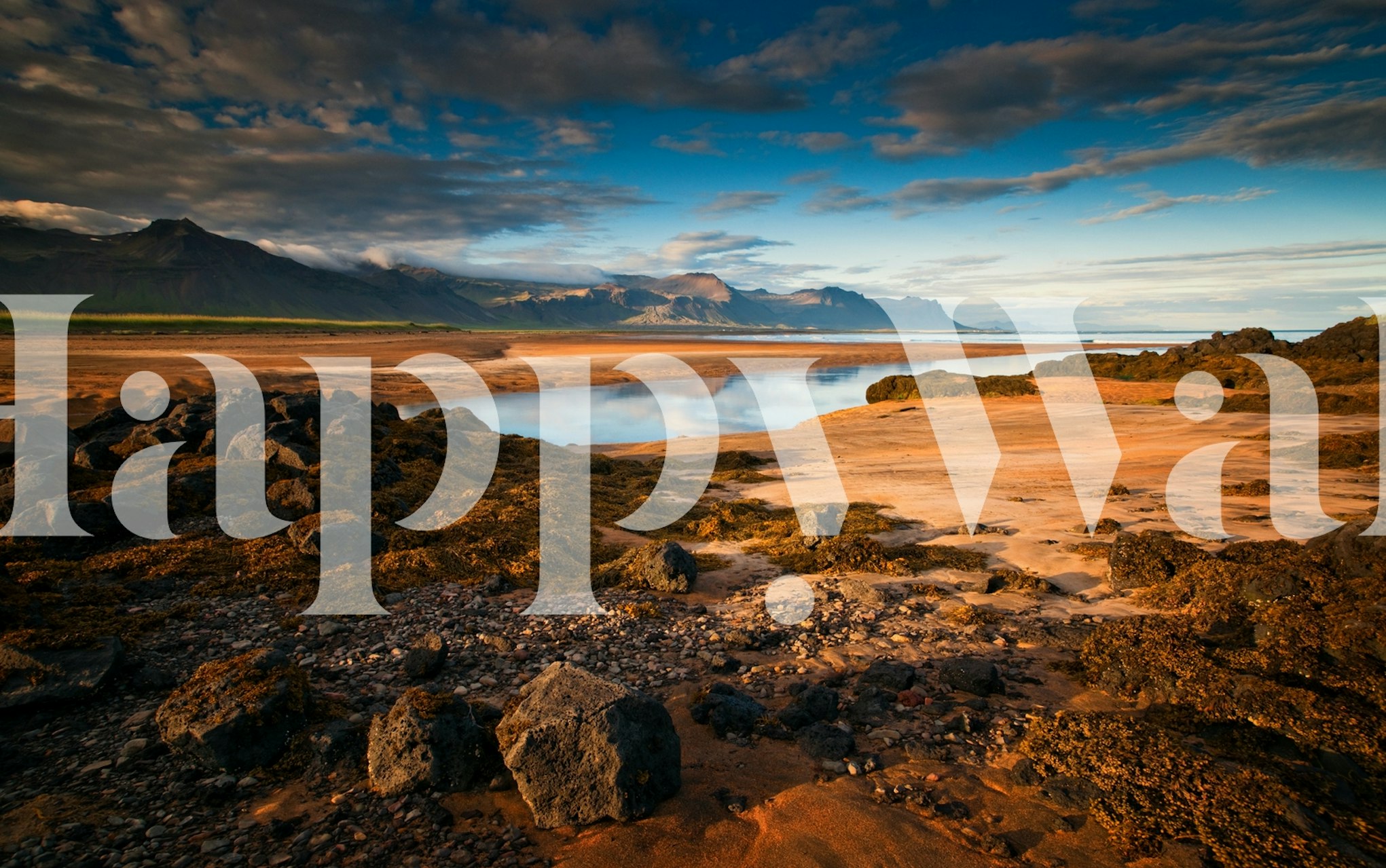 Fotomural paisaje tranquilo atardecer con crepúsculo cada vez más tenue