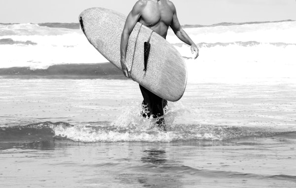 Surfer Black White Vibes 1