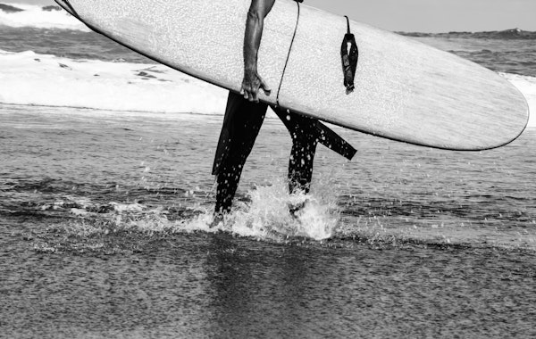 Surfer Black White Vibes 2
