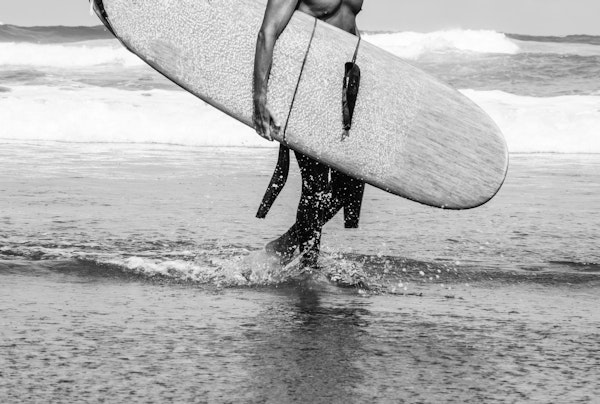 Surfer Black White Vibes 4