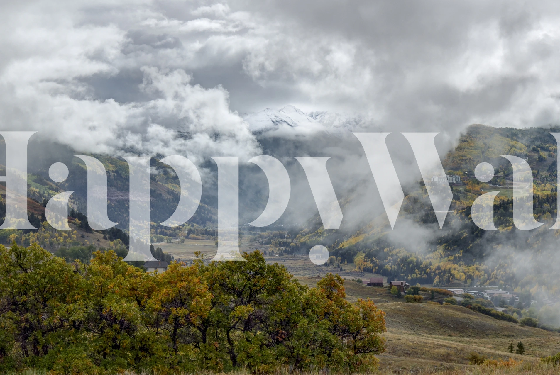 Fototapeta Majestátní mračna nad horskou krajinou