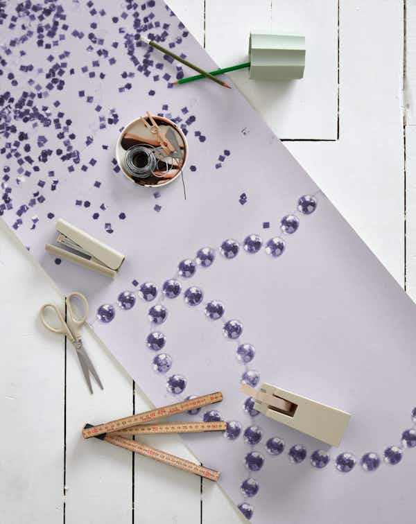 ULTRA VIOLET Glitter Hearts 1 wallpaper roll