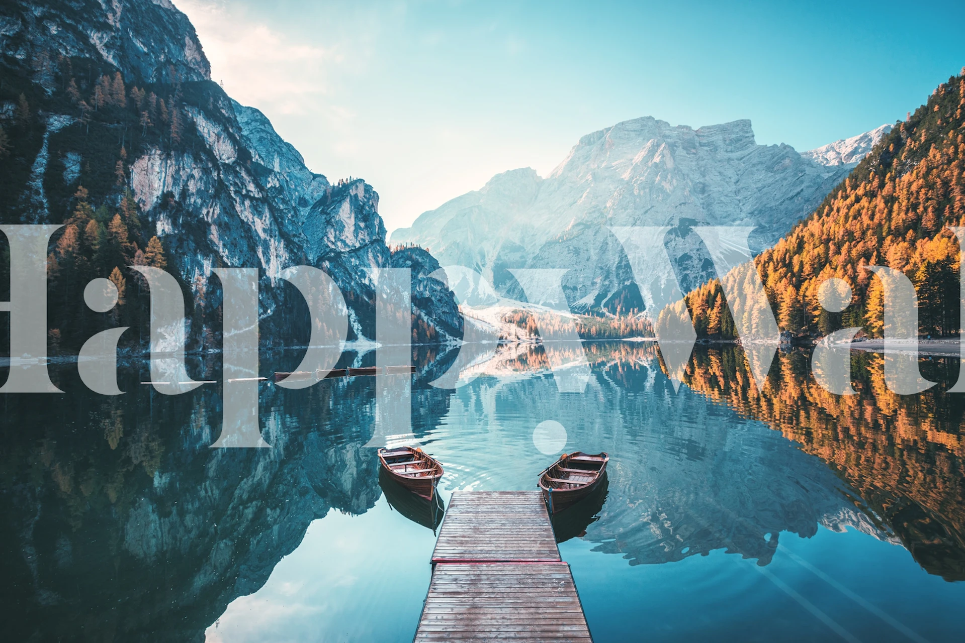 Boats on the lake wallpaper in een kamer