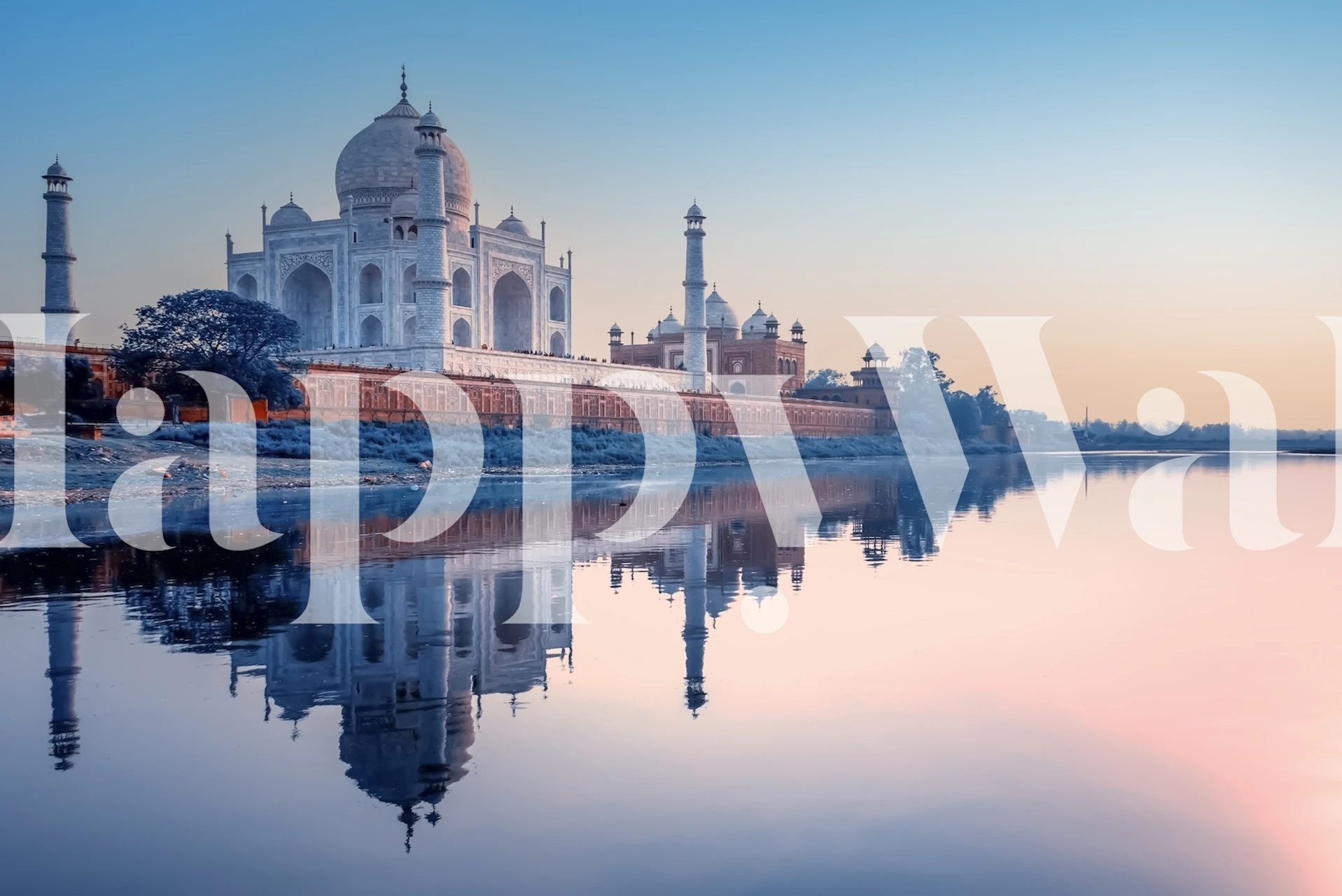 Taj Mahal Sunset tapet med det ikoniska mausoleet och dess reflektion på vatten under solnedgången.