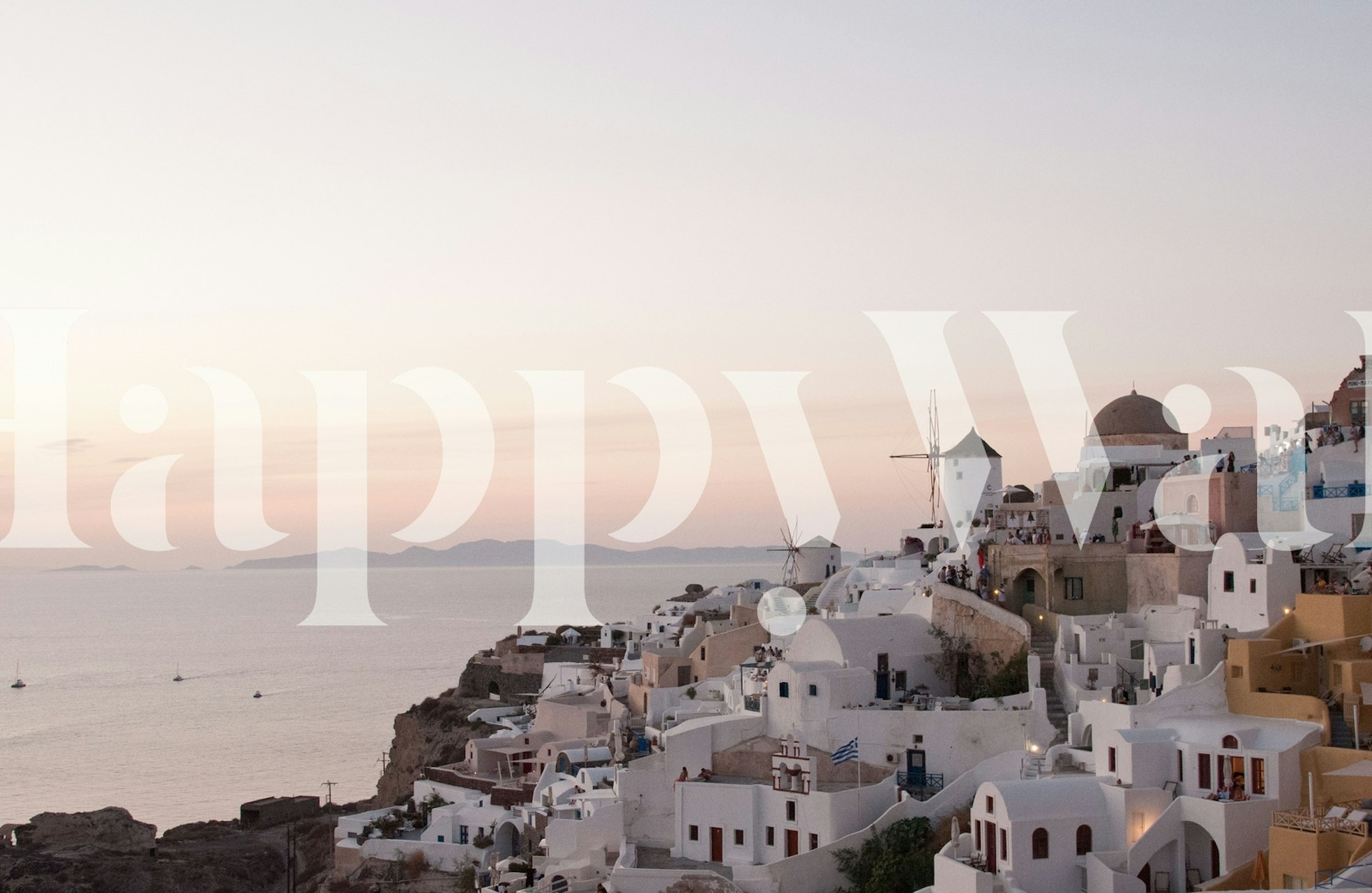 Dreamy Santorini sunset Wallpaper in einem Zimmer