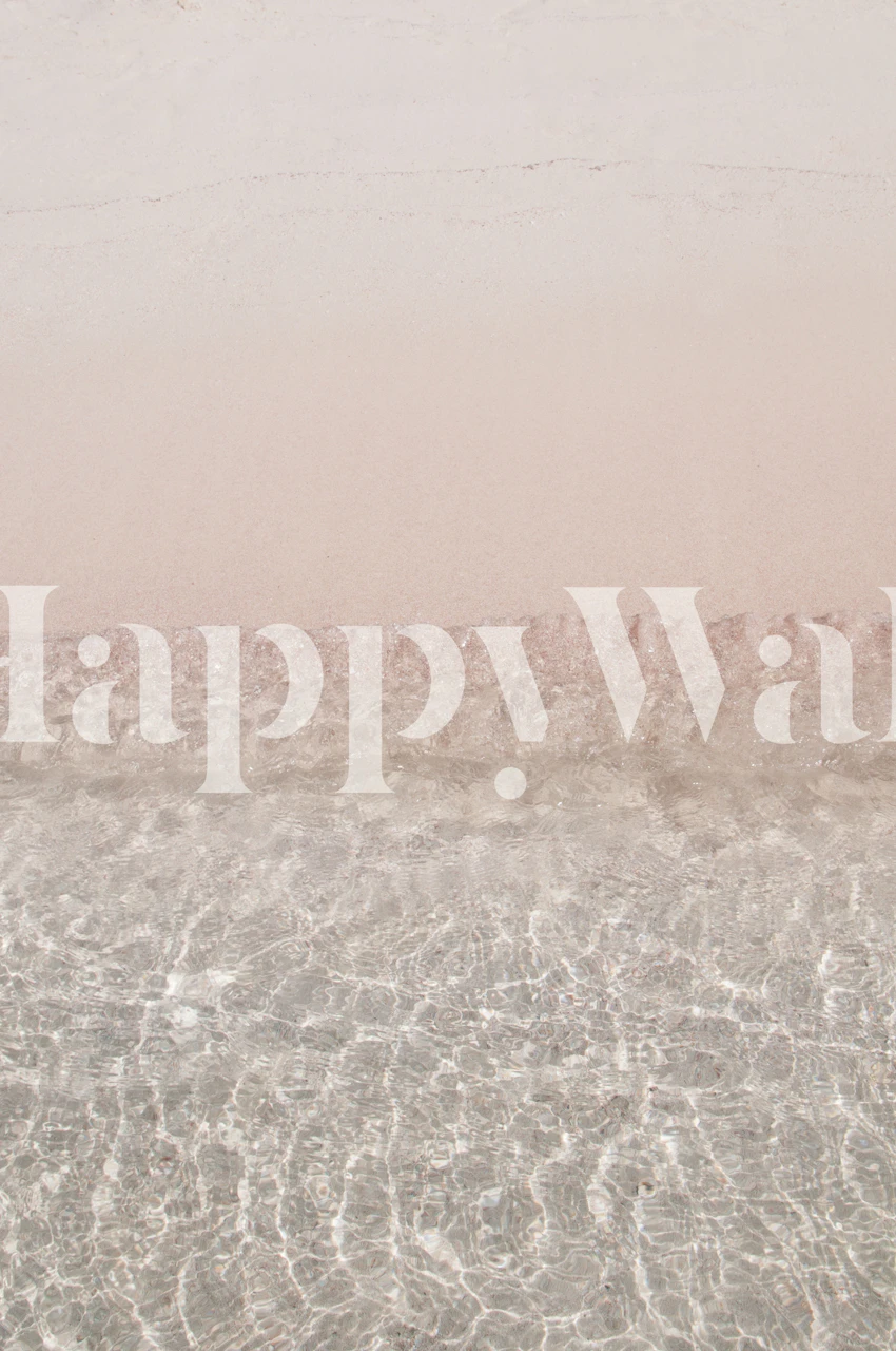Ruhiges Küstenwandbild mit einem Sandstrand, der in das klare Meerwasser übergeht