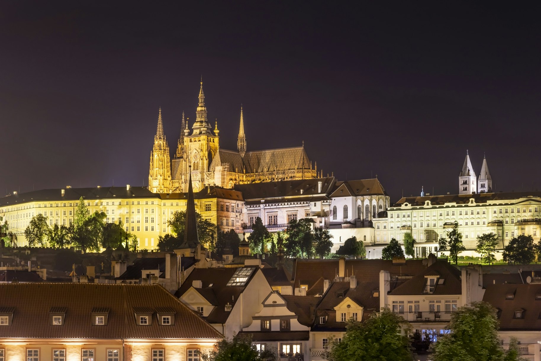 Prague Castle and St. Vitus Wallpaper - Stunning Views of the Iconic ...