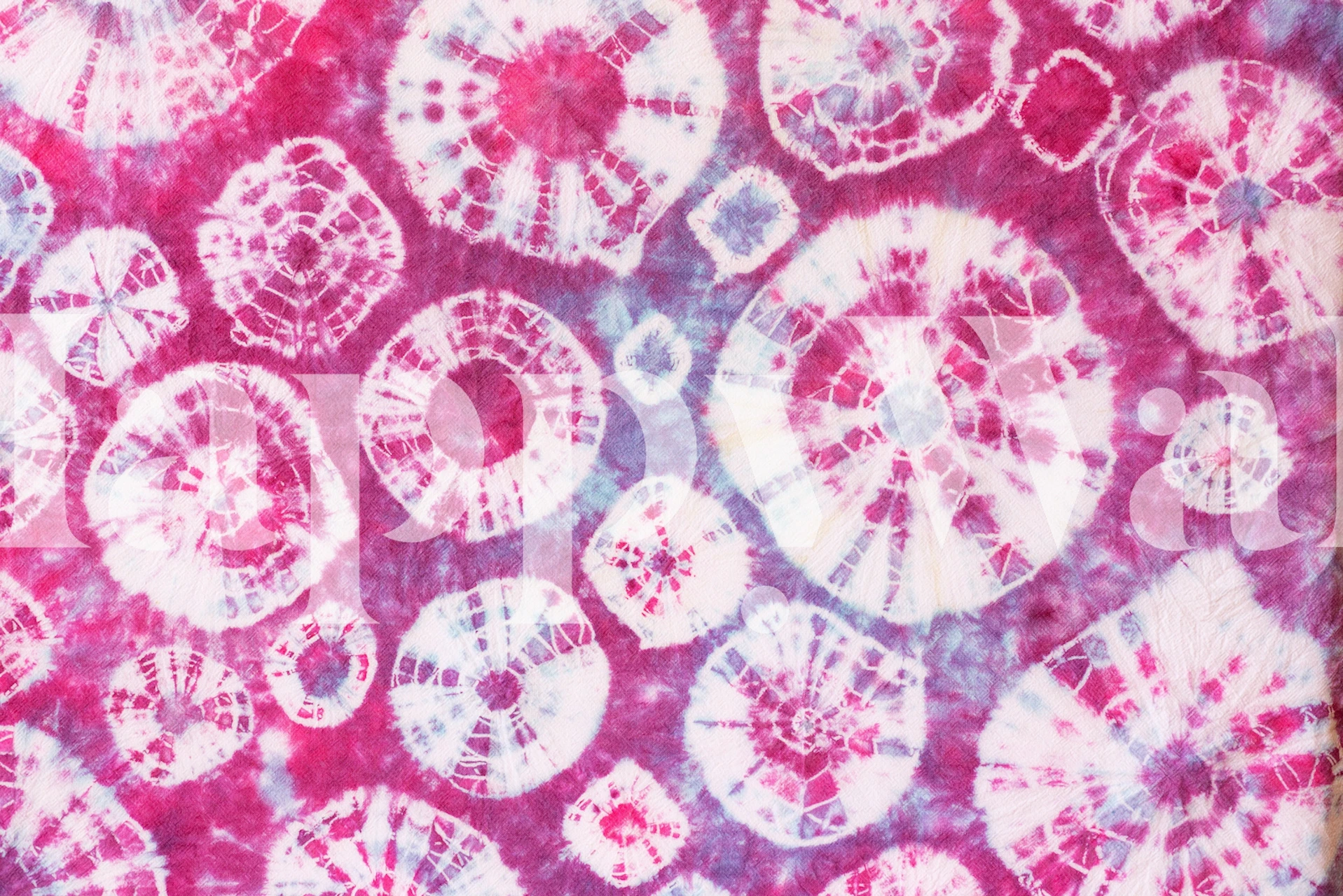 Tapeta Red tied dye pattern w pokoju