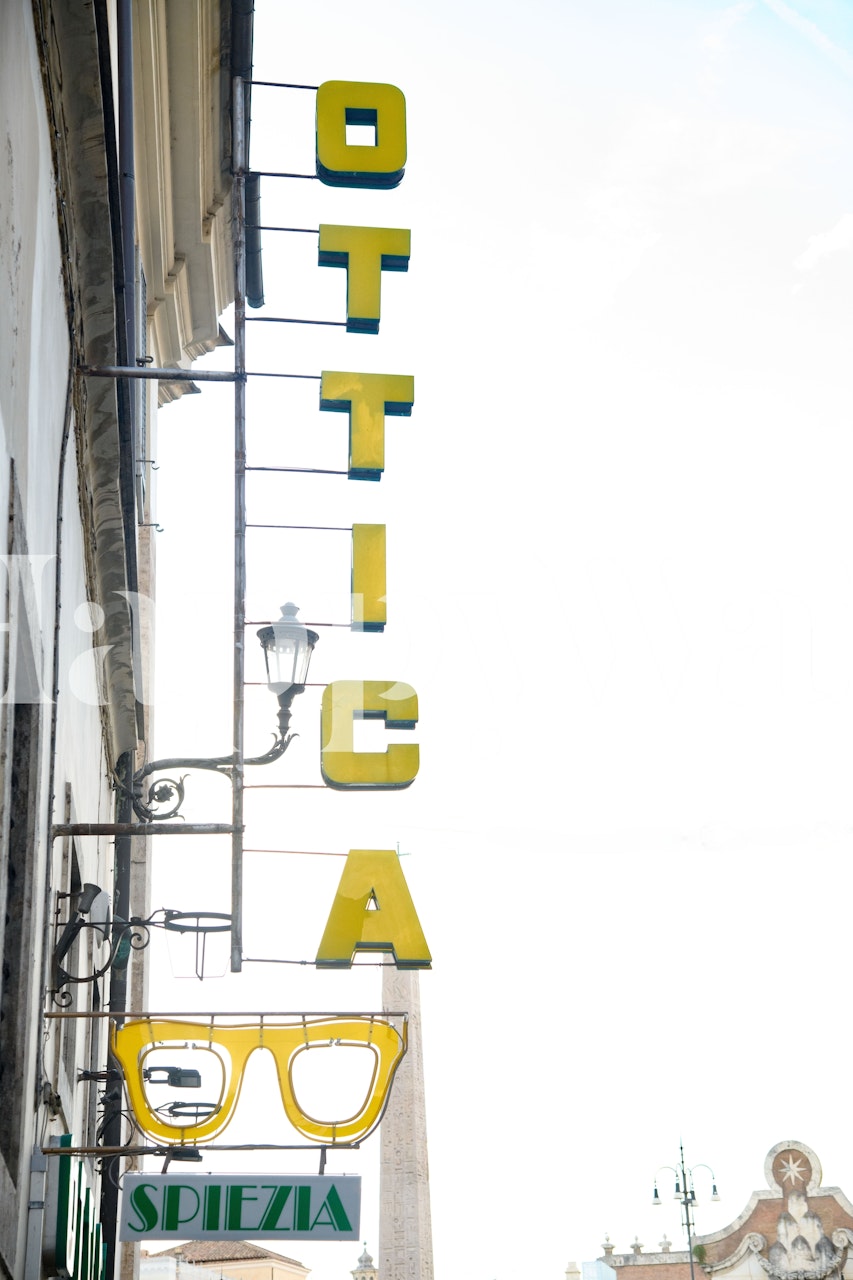 Carta da parati Ottica Sign in Rome 1 in una stanza