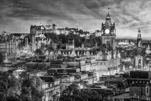 Edinburgh monochrome skyline