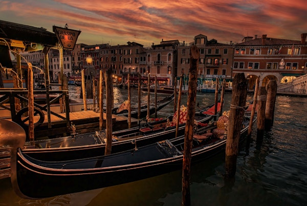 A Cozy Night in Venice