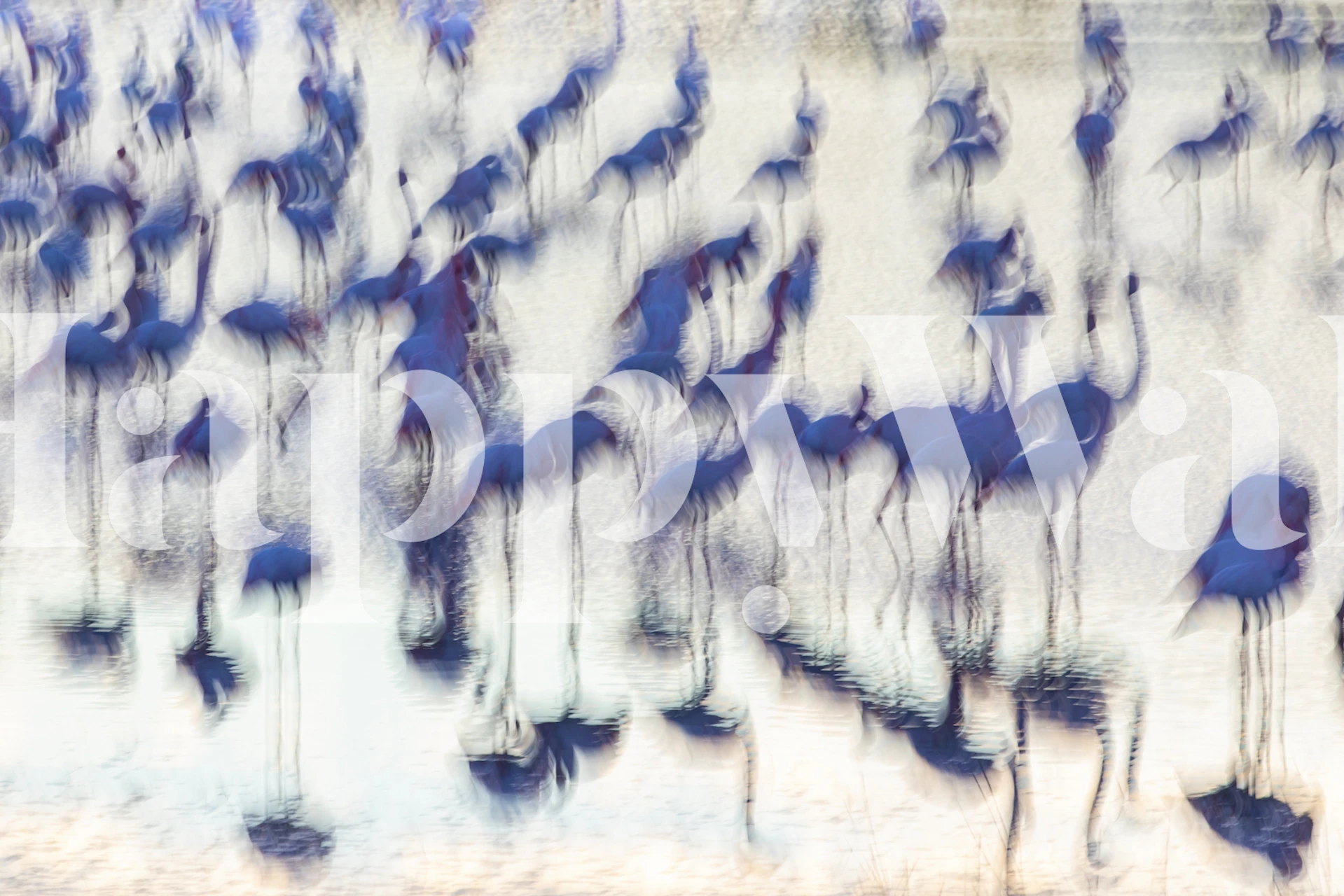 Abstrakta blå droppar på en texturerad tapet som uttrycker rörelse och lugn