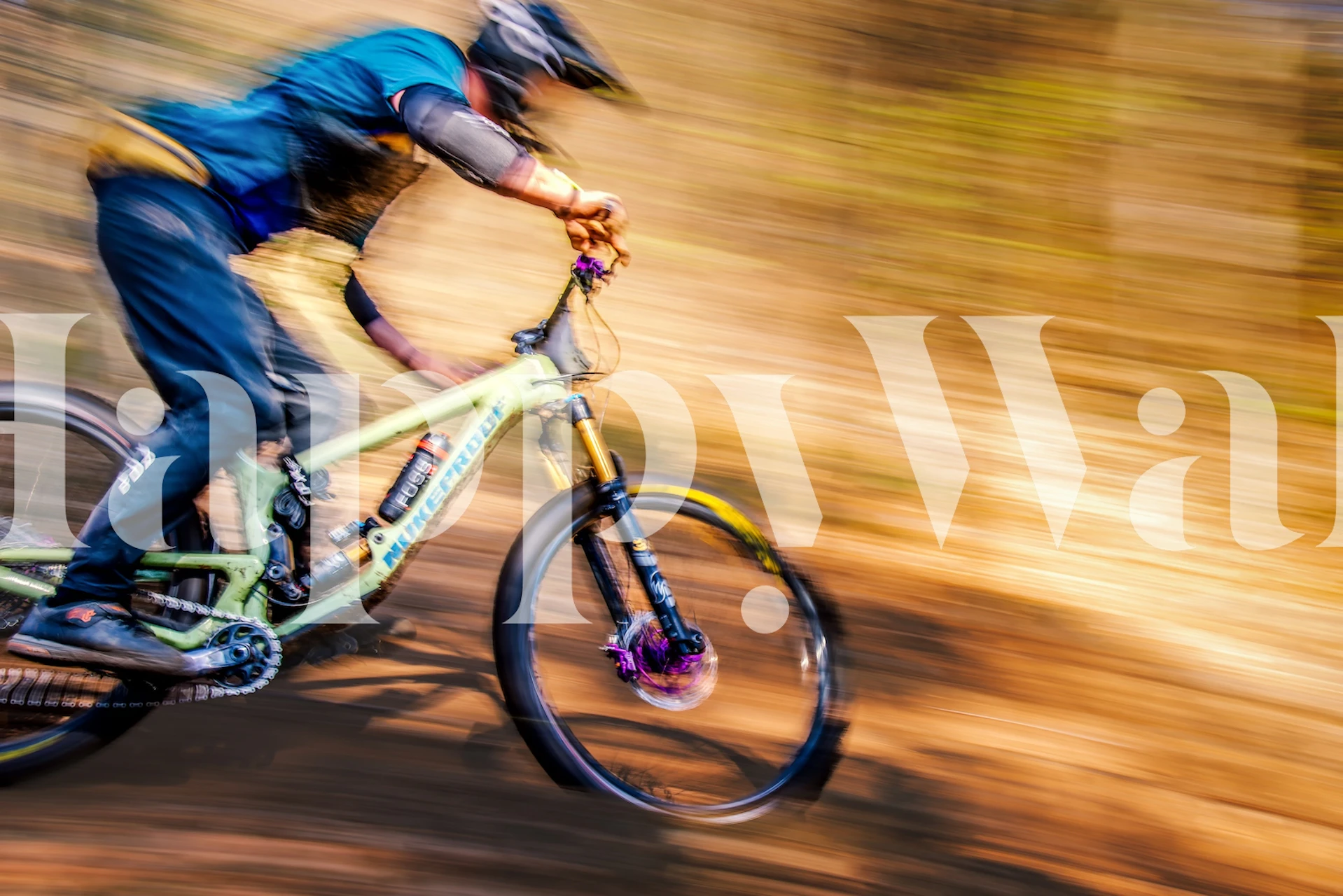 Max speed tapeta s cyklistou v pohybu