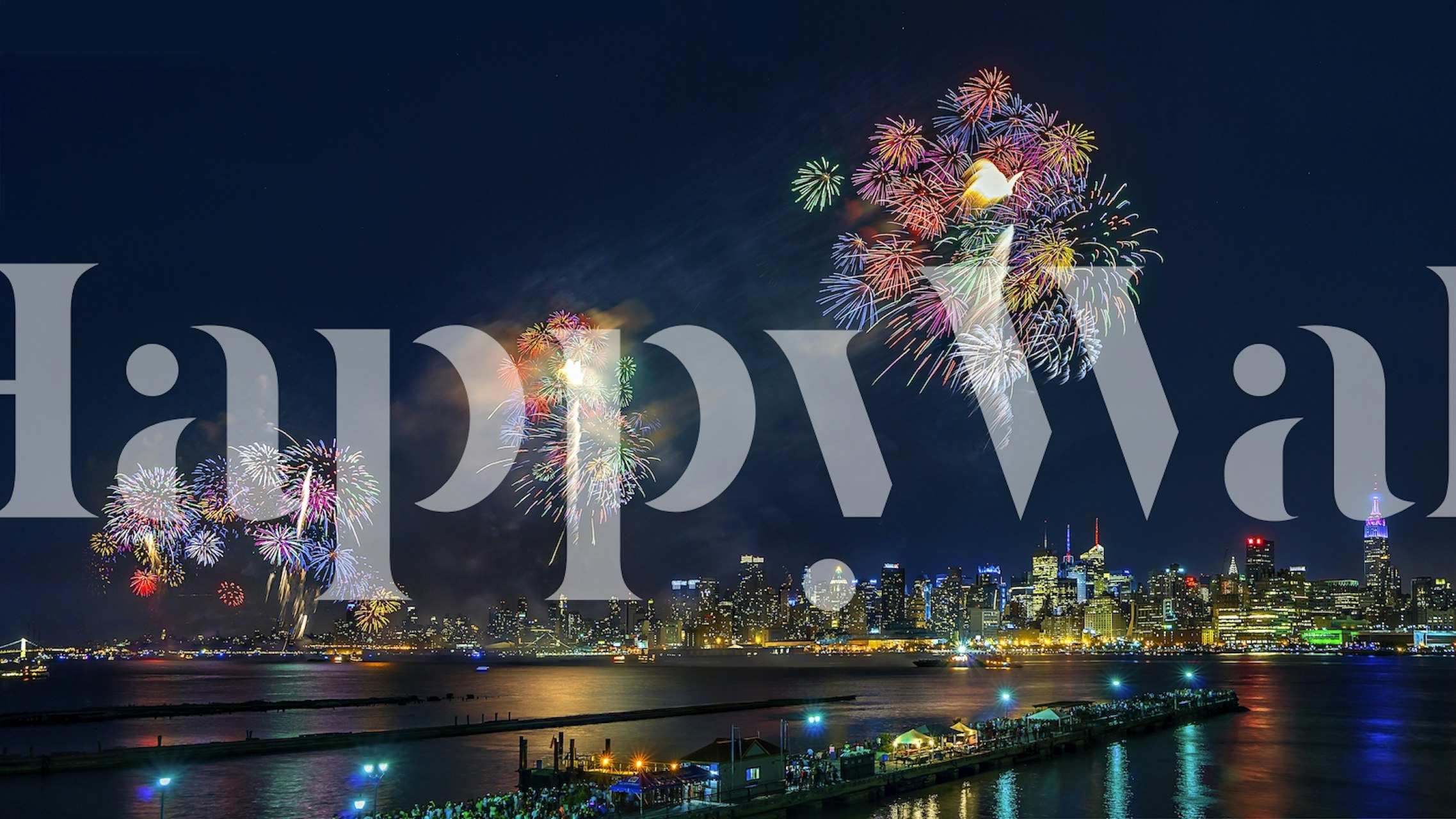 Skyline di New York con il murale dei fuochi d'artificio del Giorno dell'Indipendenza