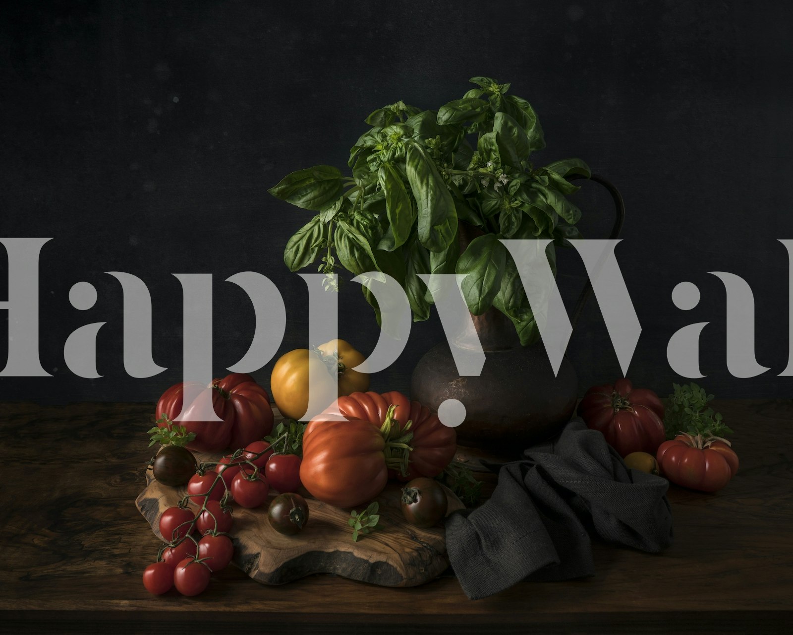 Zidni mural koji prikazuje aranžman mrtve prirode od rajčica i bosiljka na tamnoj pozadini s raspoloženim ambijentom.