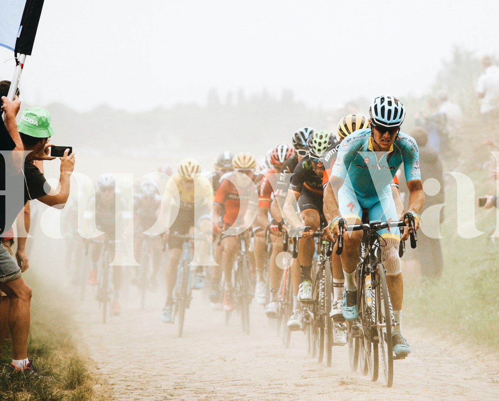Cycling in the dust wallpapers in een kamer