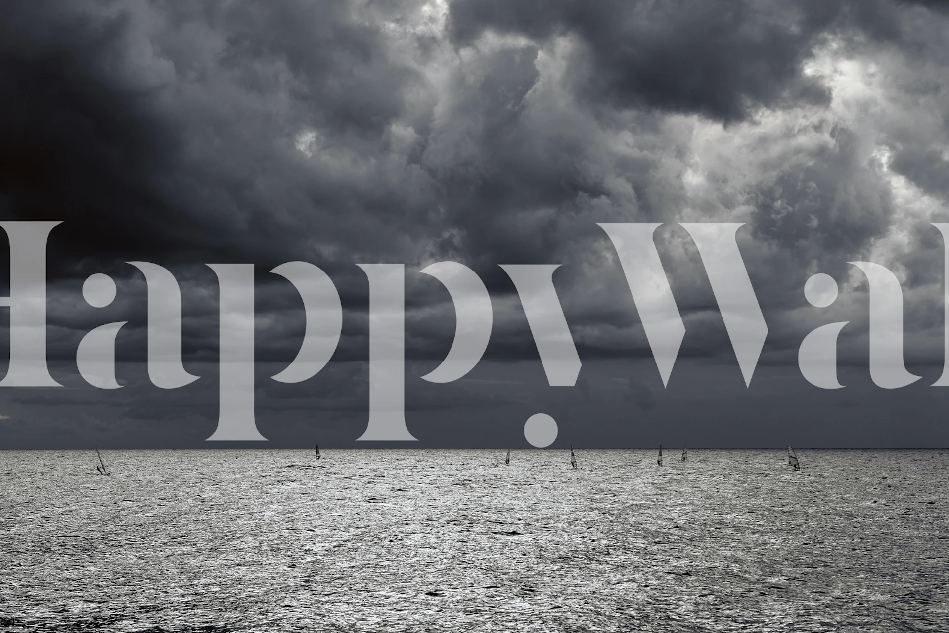 Fotomural paisaje marino cambiante con cielo nublado sobre un océano brillante