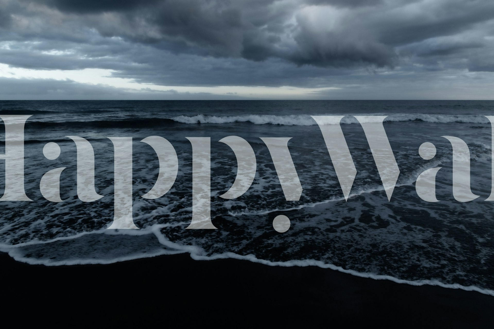 Mistico murale dell'Oceano Atlantico con onde tempestose e cieli nuvolosi