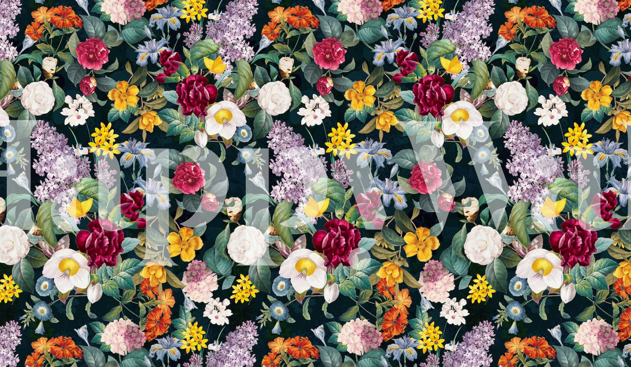 Vibrant květinová tapeta v místnosti