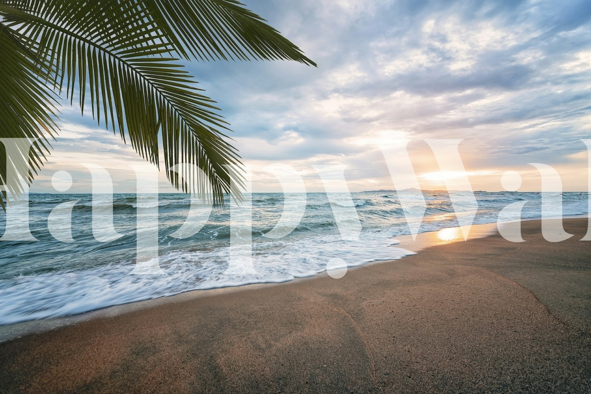 fotomural vinílico de pôr do sol na praia tailandesa com palmeiras e ondas do mar