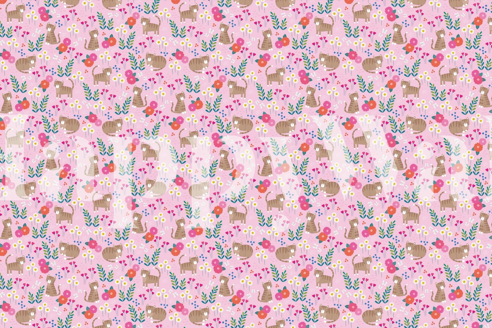 Leikkisä tabby-kissat ja kukkakuvioinen seinämaalaus