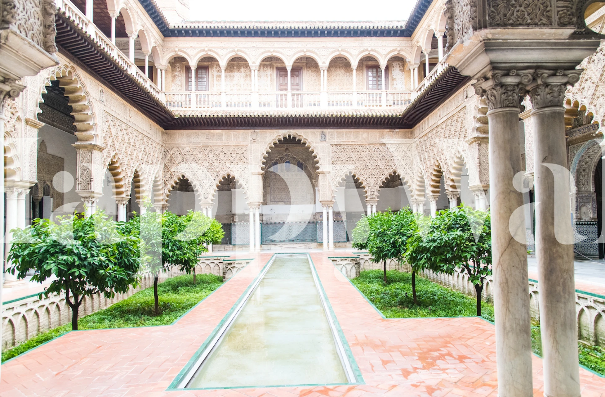 Patio de Doncellas Tapete in einem Zimmer