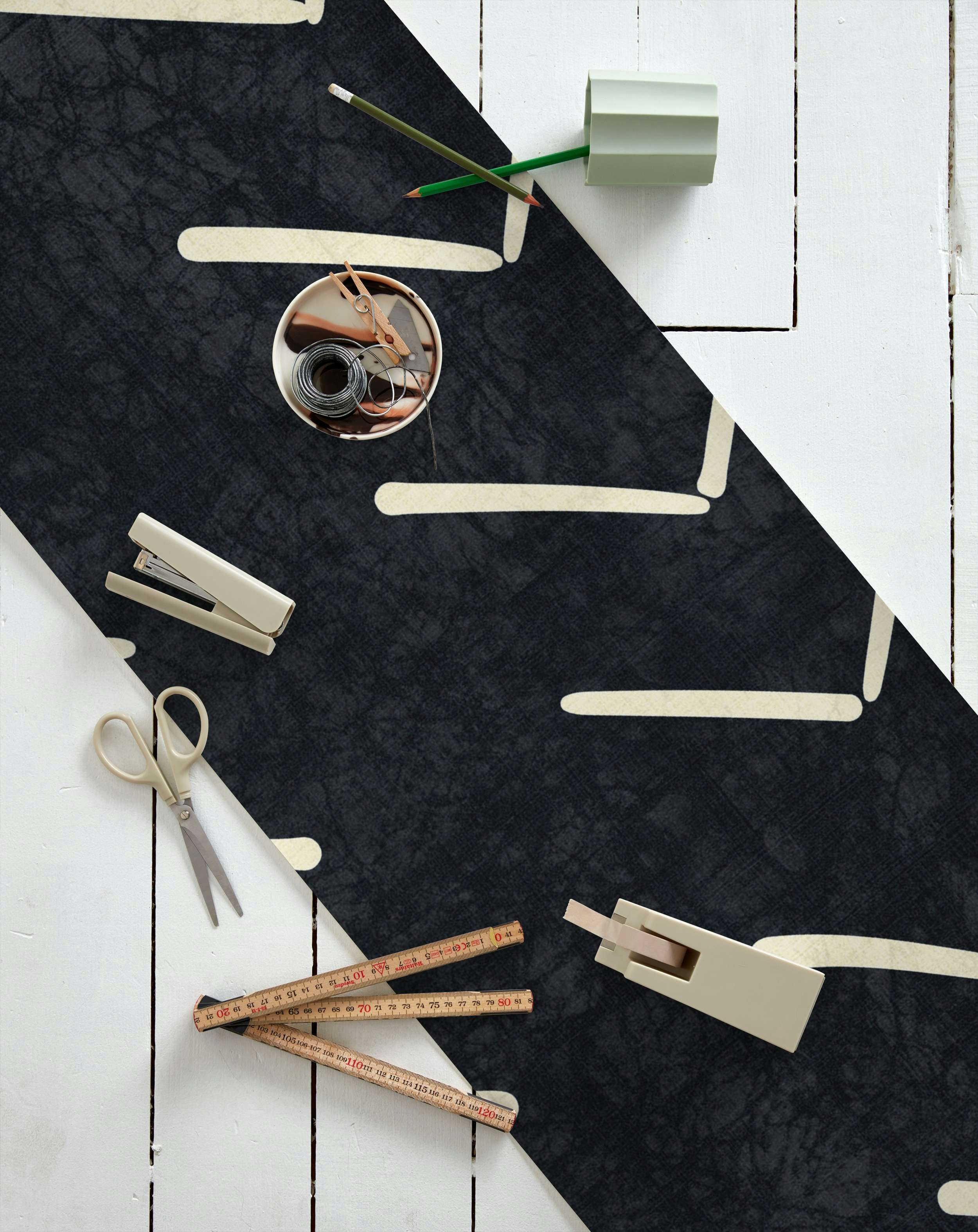 Big Arrows in Black and White tapet roll