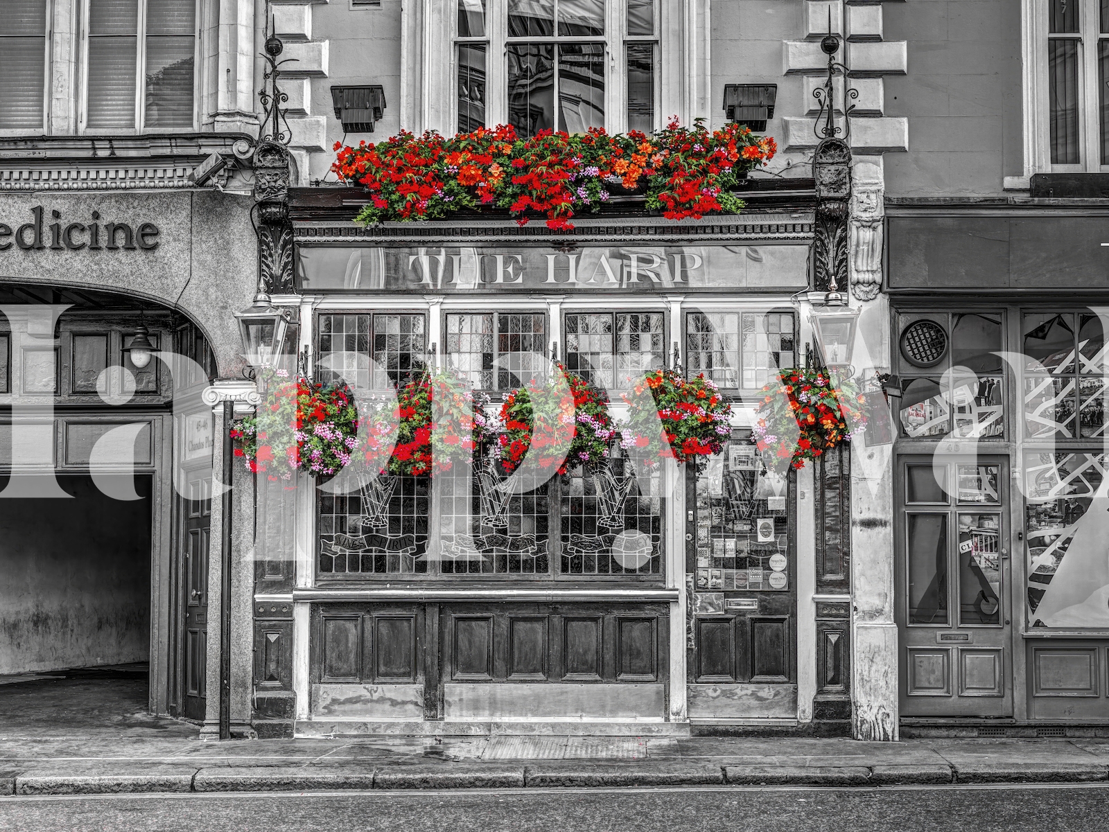 Welsh Language Pub Black and White Pub Wallpaper with Flowers