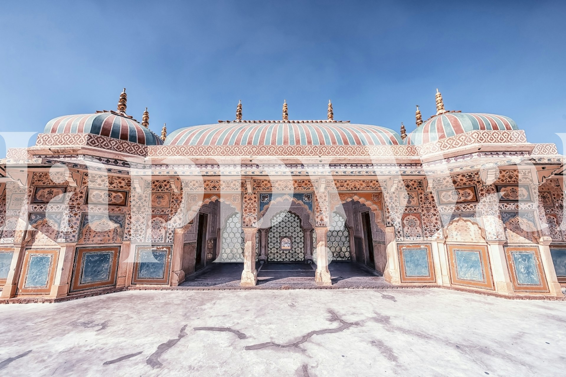 Fototapeta Amber Fort zobrazující majestátní indickou architekturu a složité detaily paláce