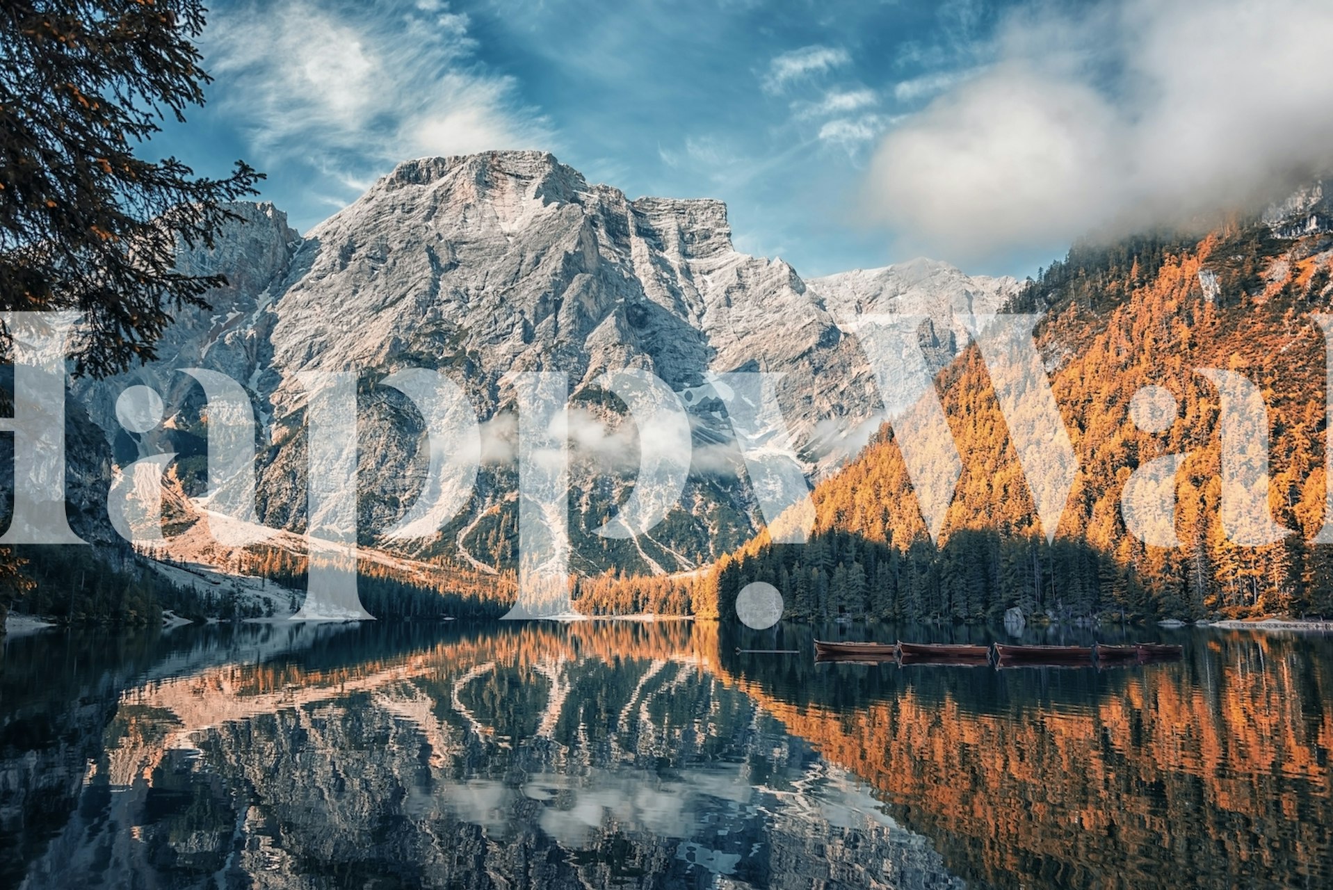 Papel de parede Autumn In Braies em um quarto lindamente projetado