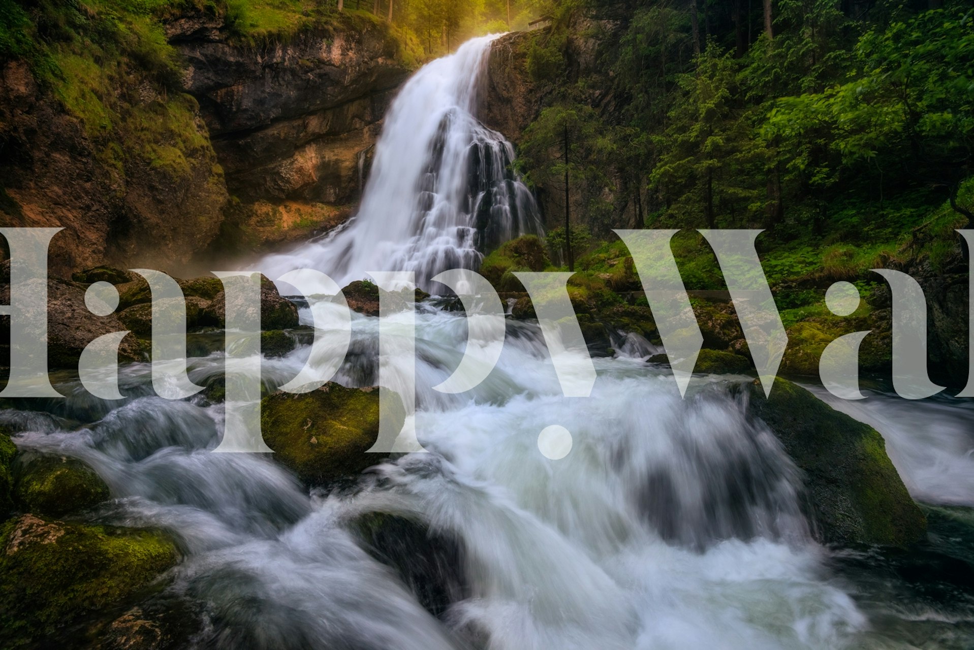 papel pintado cascada Spring Flood en una habitación